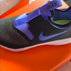 Little girls Nike glitter sneakers